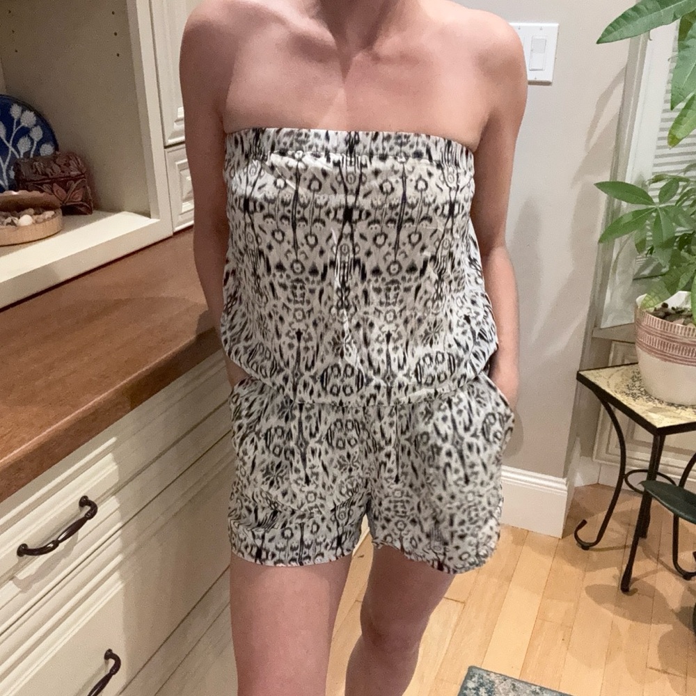Joie romper. Front pockets!